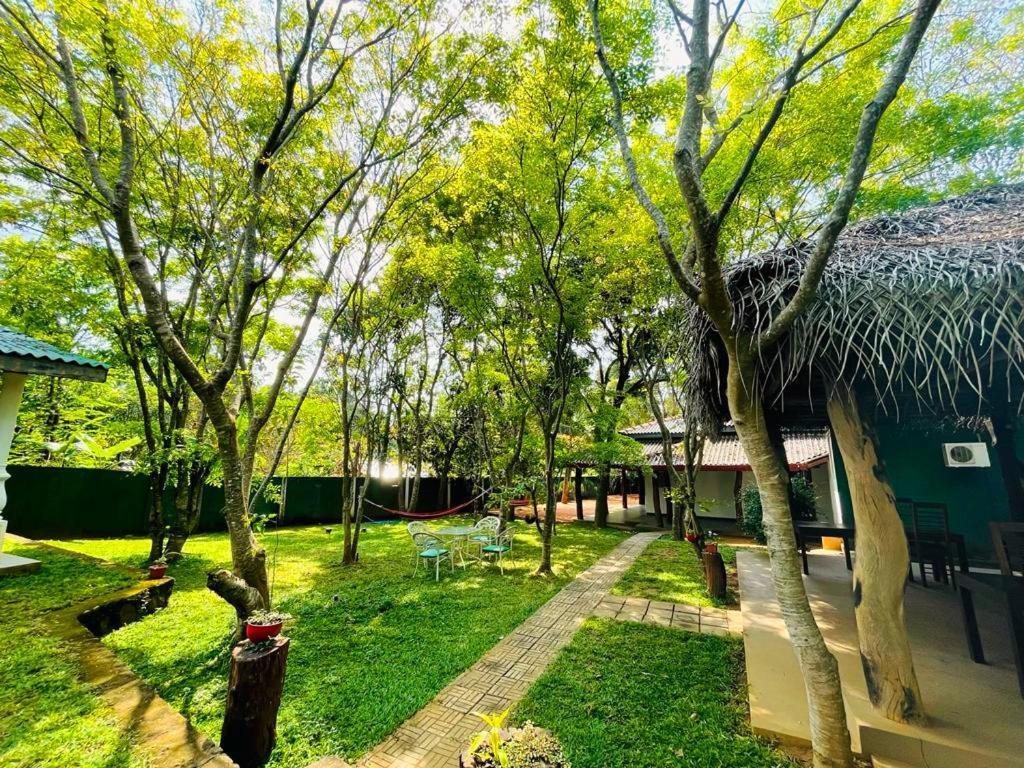 Kingfisher Resort Сігірія Екстер'єр фото