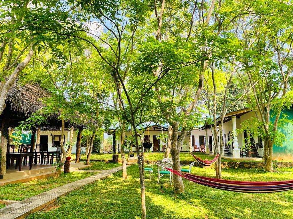 Kingfisher Resort Сігірія Екстер'єр фото