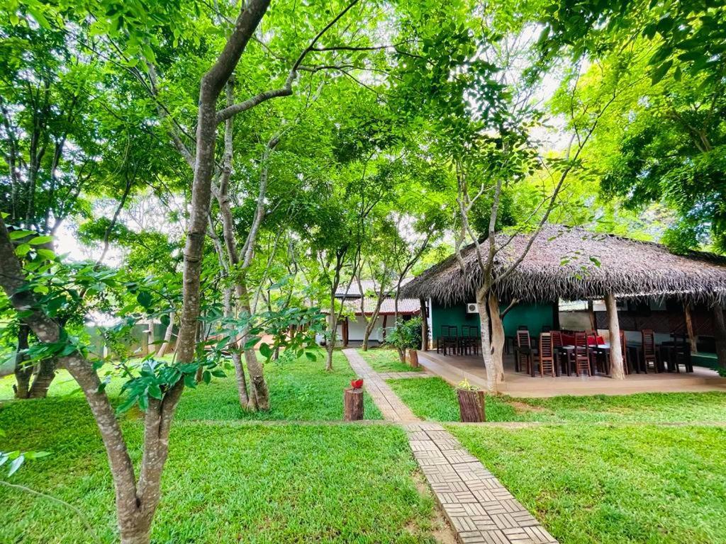 Kingfisher Resort Сігірія Екстер'єр фото